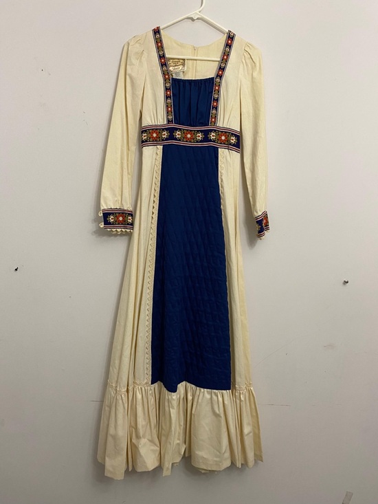 Gunne Sax Dresses & Skirts - Gunne Sax Cream Maxi Dress with Navy Center Panel and Floral Trim